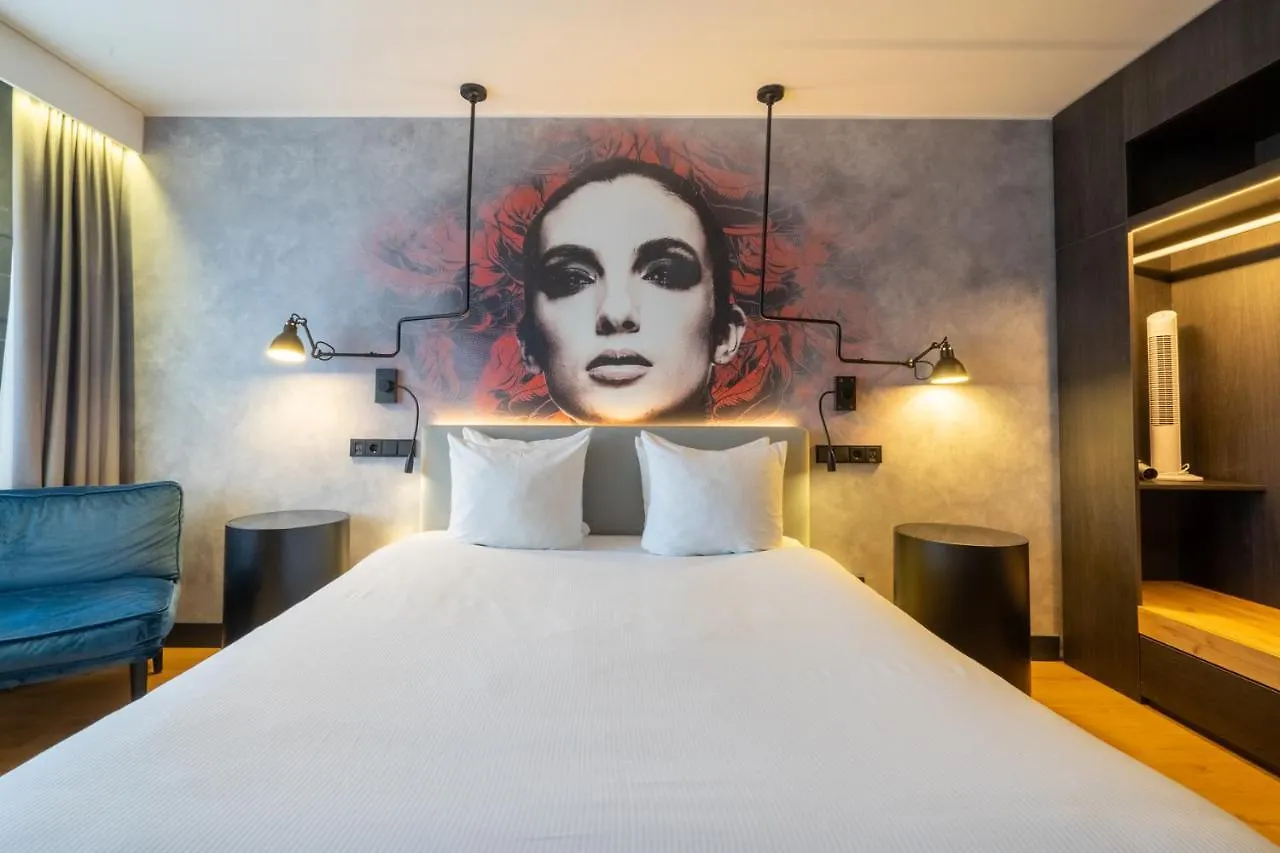Skotel The Hague, Hotelschool L'Aia Hotel